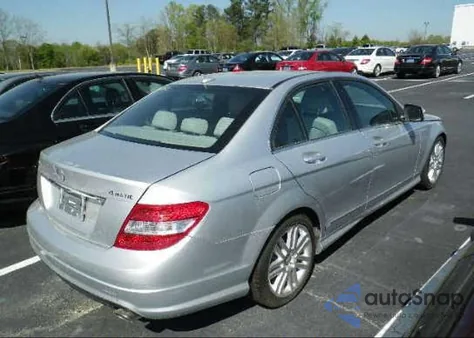 2009 Mercedes-Benz C300 4 Matic z USA, uszkodzony, nr VIN WDDGF81X19R085081